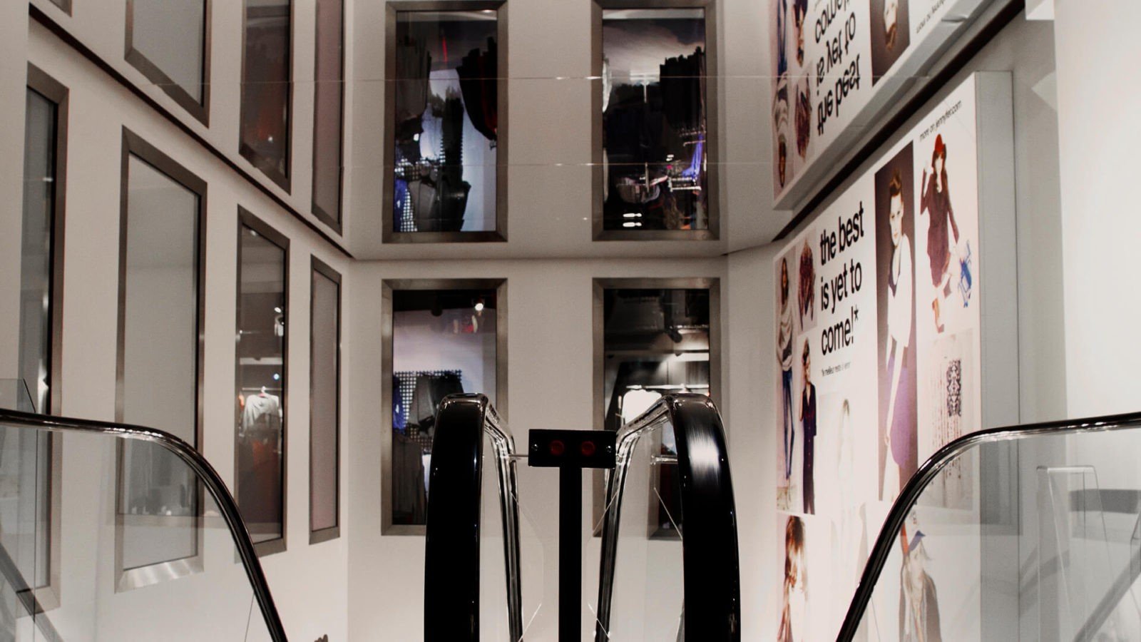 Mirror foils in the shopping center